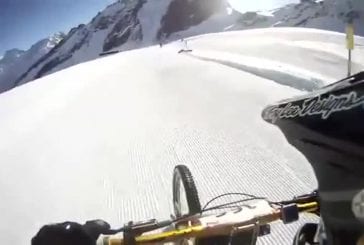 Dévaler un glacier en vélo