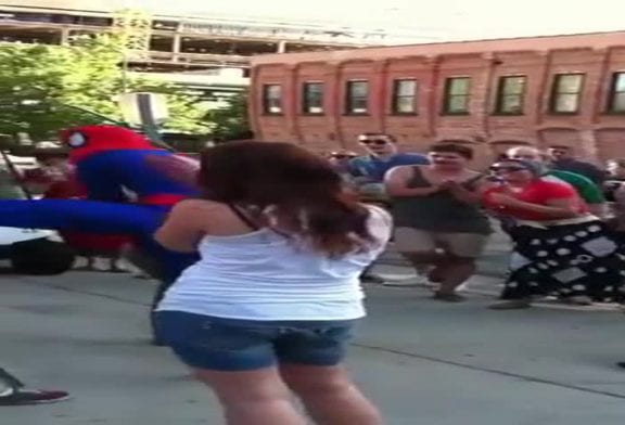 Demande en mariage de Spider Man