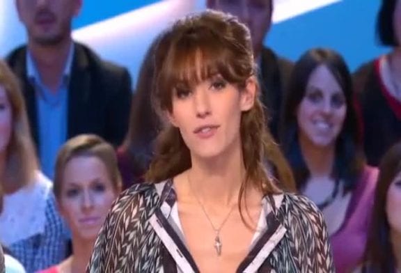 Doria Tillier présente le bijou teubi
