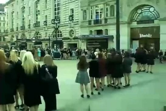 Flash mob 100 girls danse à Piccadilly Circus sur Beyonce