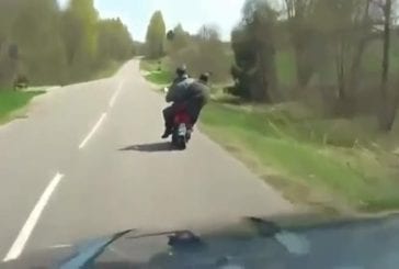 Klaxonne pilote au gars ivres scooter