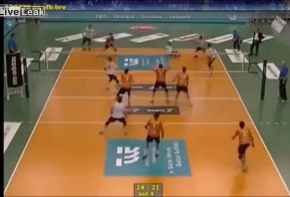 Mens de volley-ball triple headshot