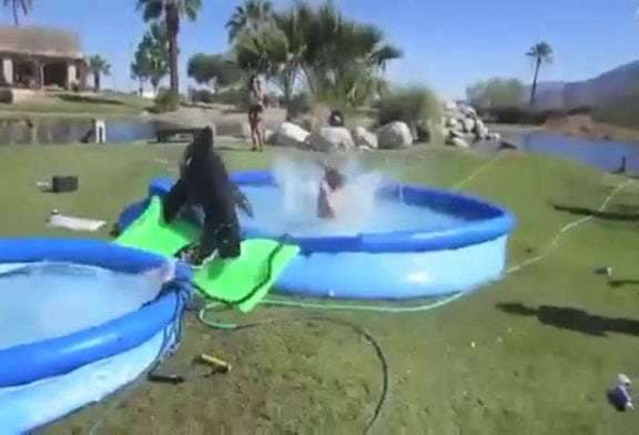 Fille qui perd son maillot de bain lors d un d fi stupide vi