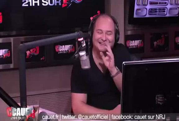 Jeff affronte une e quipe de hockey sur glace et se fait tue