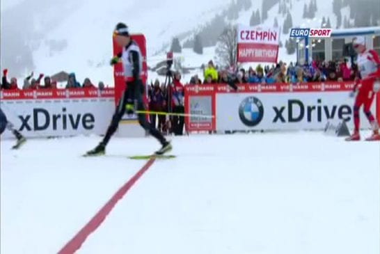 Il célèbre sa victoire trop tôt et voit la première place lui passer sous le nez