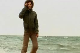 Un strip tease sur une plage