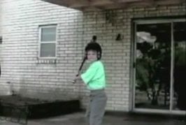 Détruire une vitre au baseball