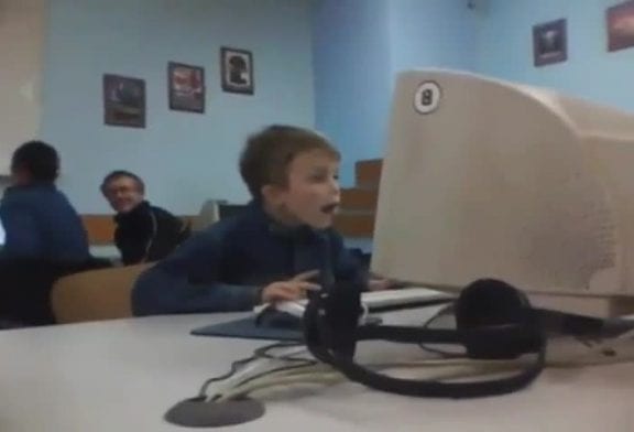 Russian Kid pris regarder du porno