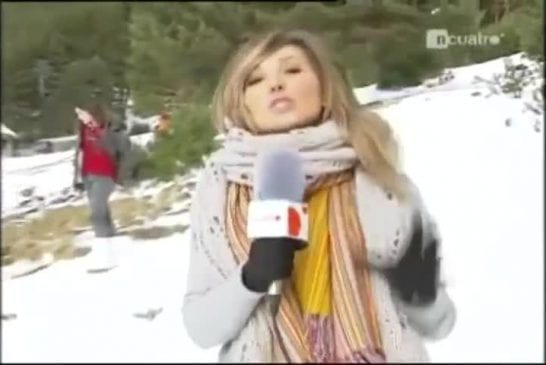 Elle possède caméraman avec microphone