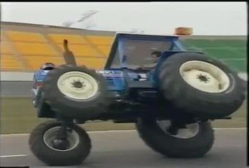 Cascadeur avec un tracteur