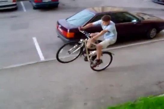 Une chute en vélo trop drôle