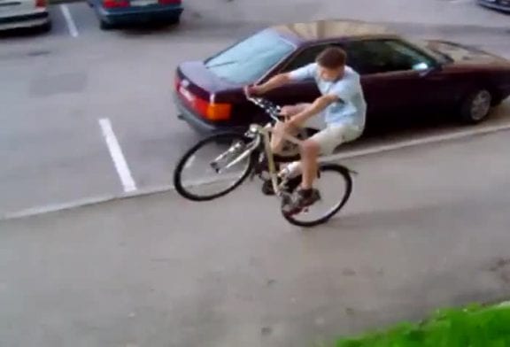 Une chute en vélo trop drôle