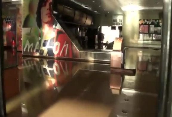 Canoë-kayak dans un McDonalds
