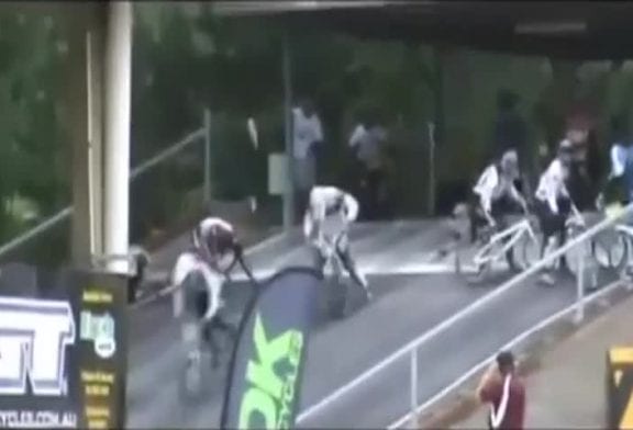 Départ de la course de BMX FAIL