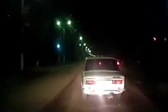 Accident avec une moto roulant sans phare allumé