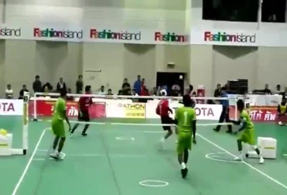 Vollery-ball Tennis Football et Kung-Fu en même temps