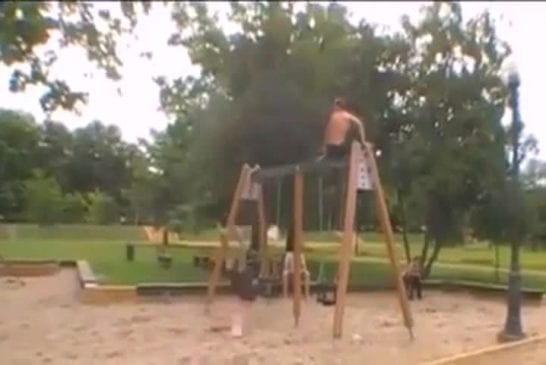 Backflip d’une balancoire et faceplant