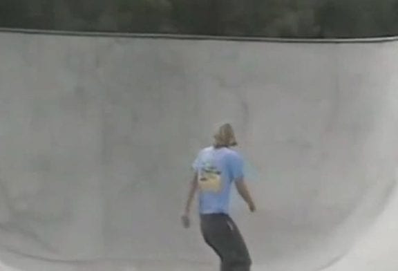 Grosse baffe avec son skate