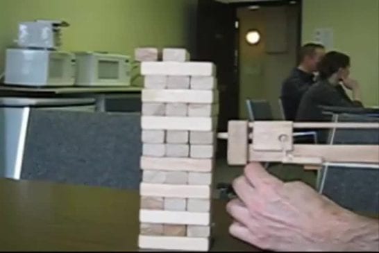 Jeu avec le pistolet Jenga