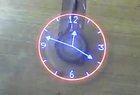 Horloge rotative insolite