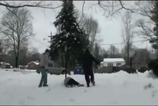 Enfant se fait avoir par un gros ballon