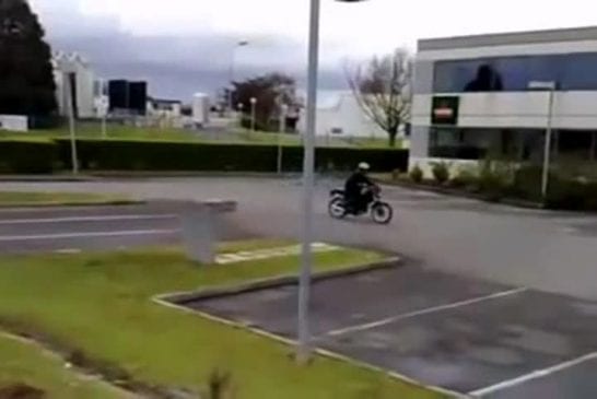 Un jeune motard n’arrive pas à s’arrêter