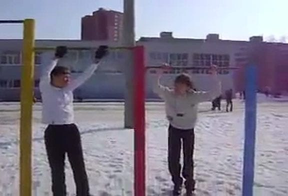 Coup de barre dans un jardin d’enfant