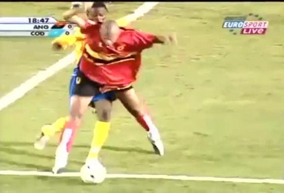 Coup de pied dans les couilles