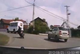 En moto il faut freiner avant le tournant
