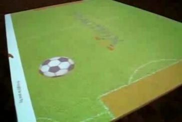 Chien joue au football virtuel