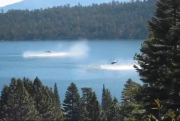 Hélicoptère fait un atterrissage sur l’eau