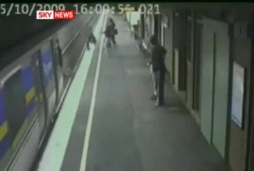 Bébé passe sous un train