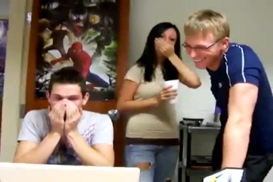 Il se vomit dessus en regardant une vidéo choc