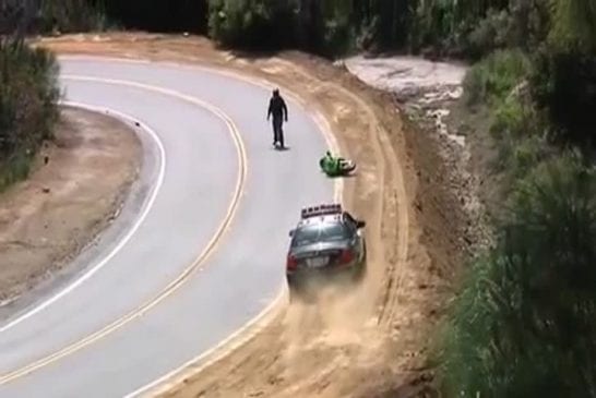 Motard chute en voyant la police