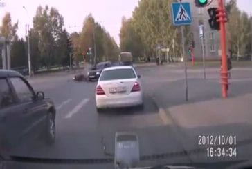 Accident de moto à un carrefour