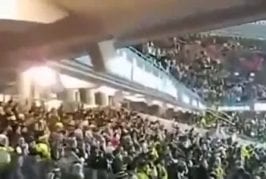 Stade de football qui s'effondre