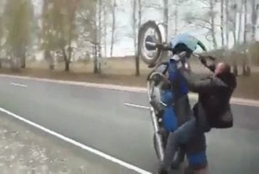 Wheeling moto avec 2 russes