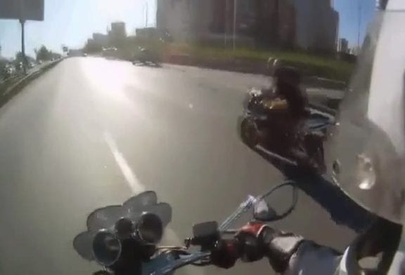 Wheeling FAIL en moto sur l’autoroute