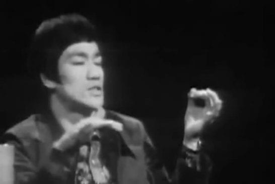 Bruce Lee se lance dans la chanson