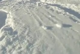 Skieur rate son double backflip