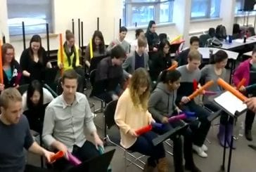 Call Me Maybe joué avec des Boomwhackers