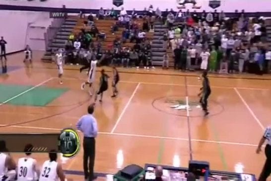 Incroyable panier de basket-ball à la dernière seconde