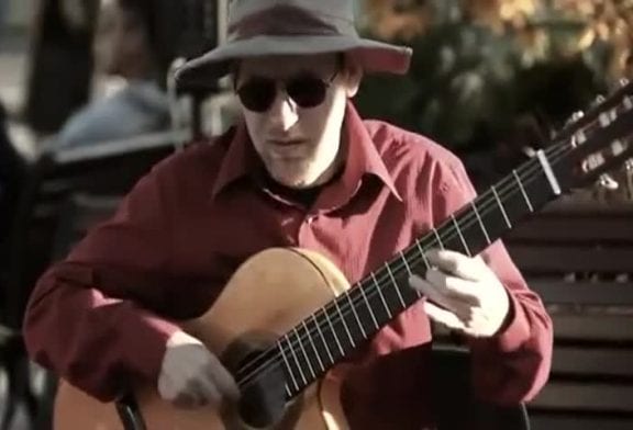 Incroyable guitariste dans les rues de San Francisco