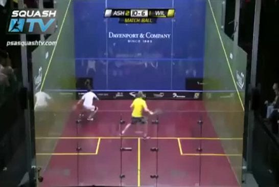 Double feinte lors d'un match de squash