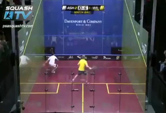 Double feinte lors d'un match de squash