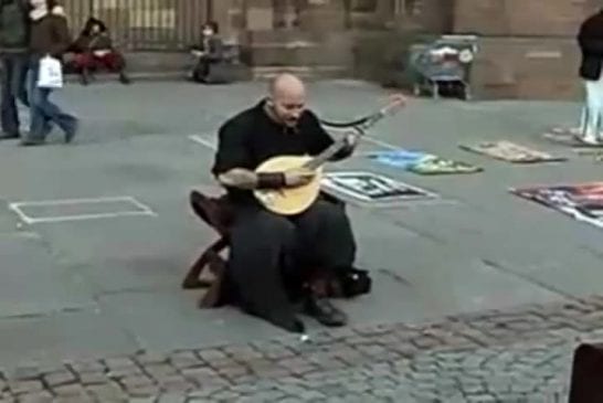 Chanteur sans-abri a une voix incroyable