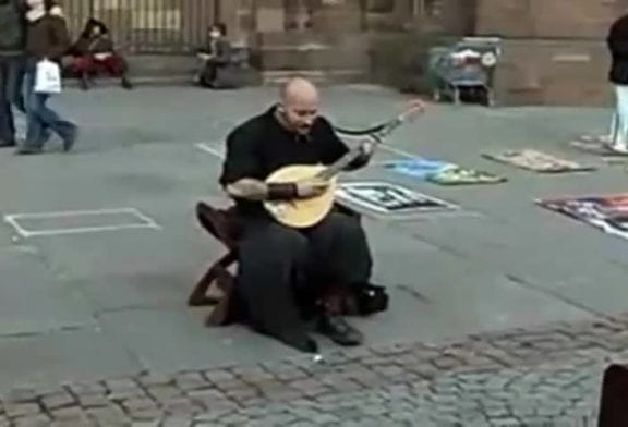 Chanteur sans-abri a une voix incroyable