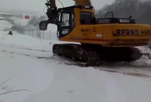 Pelleteuse glisse dans une descente