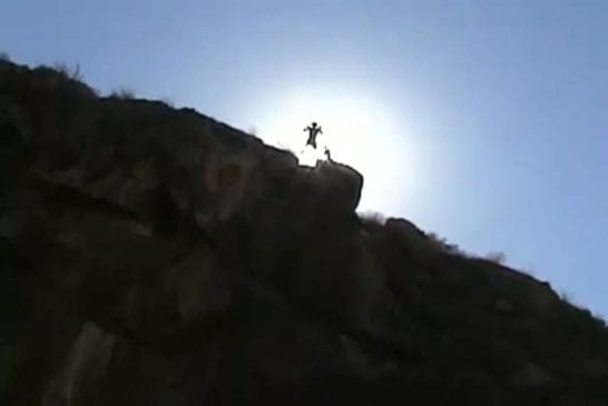 Sauter d'une falaise de plus de 100 mètres
