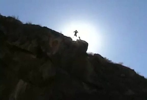 Sauter d'une falaise de plus de 100 mètres